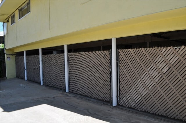 Building Photo - 6 W Cypress Ave