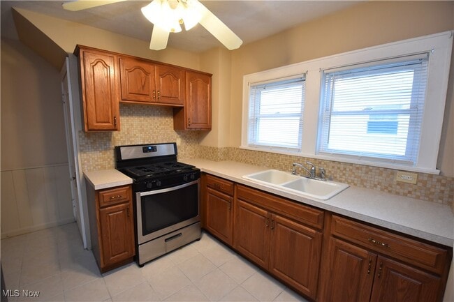 Building Photo - 1660 Glenmount Ave