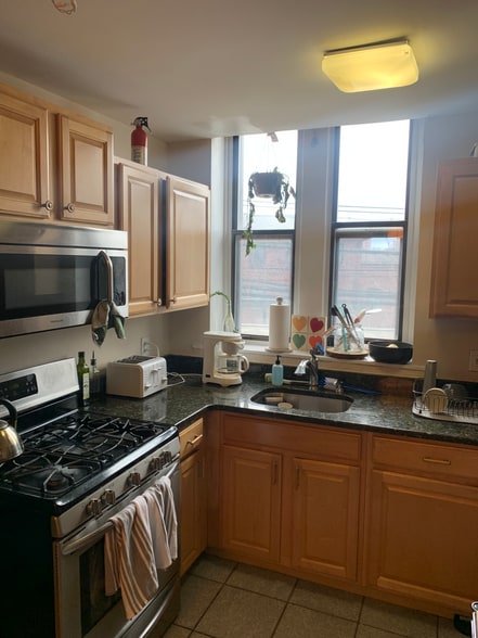 Building Photo - 842 Beacon St