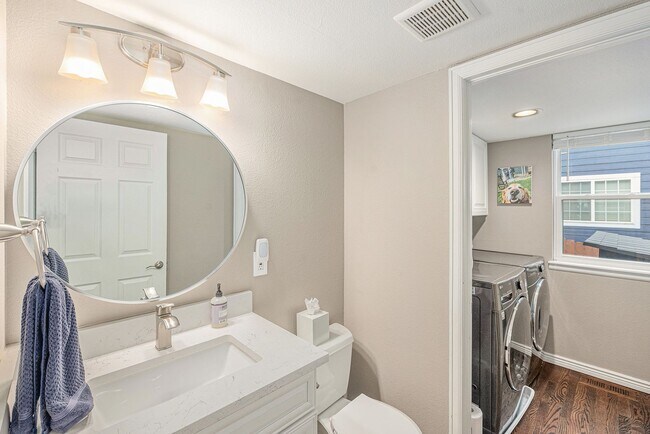 Building Photo - Beautiful West Arvada Home Available Septe...