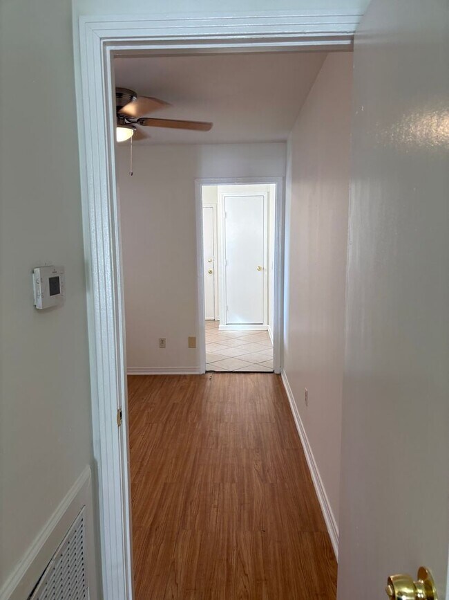 Building Photo - 412 S Murat St