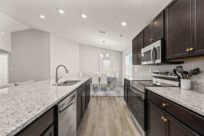 Building Photo - 1750 Daystar Dr