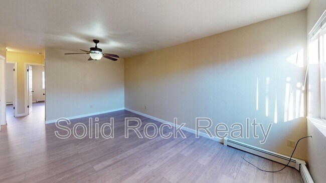 Building Photo - 3014 Mallard Dr