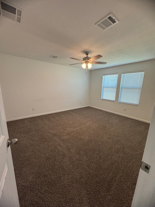 Building Photo - 35487 Grovemont Dr