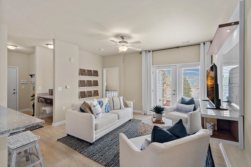 Building Photo - Hawthorne at the Bend