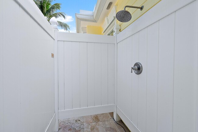 Building Photo - 140 Sweet Bay Cir