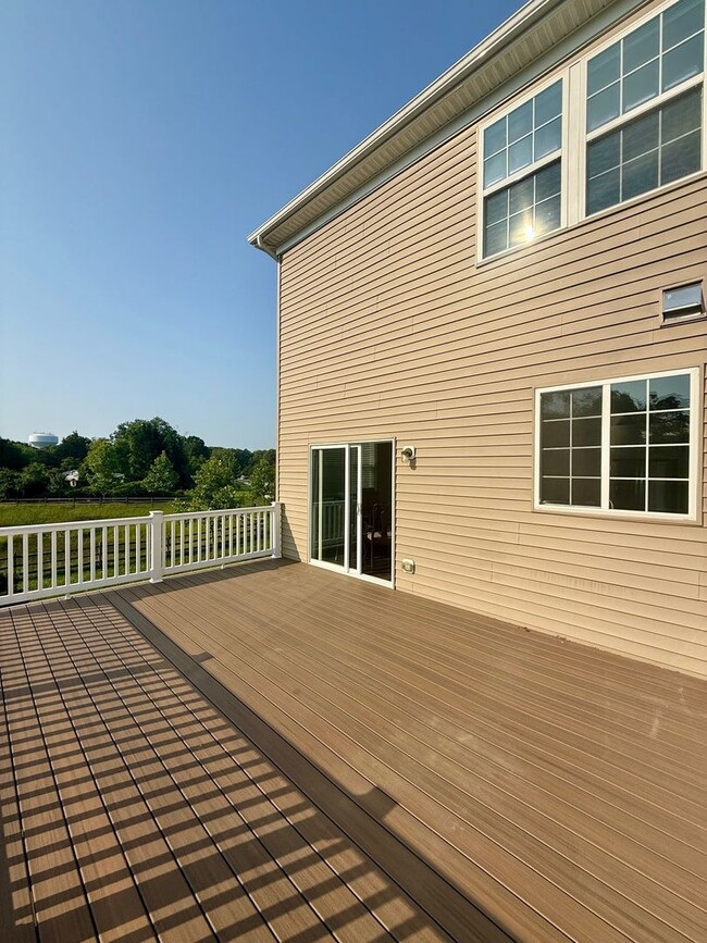 Building Photo - Upscale Millersville Townhouse with garage