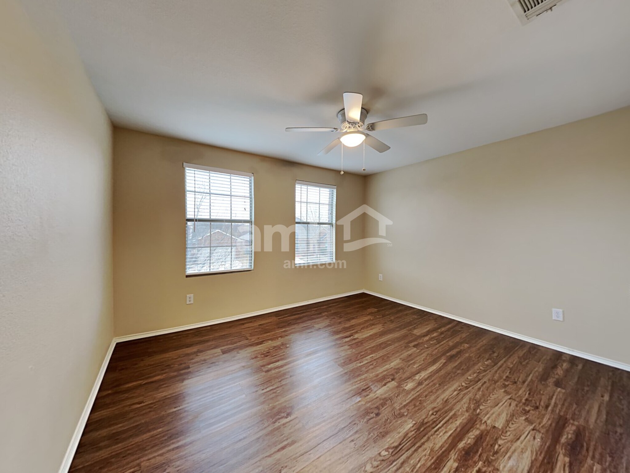 Building Photo - 1100 Oakbrook St