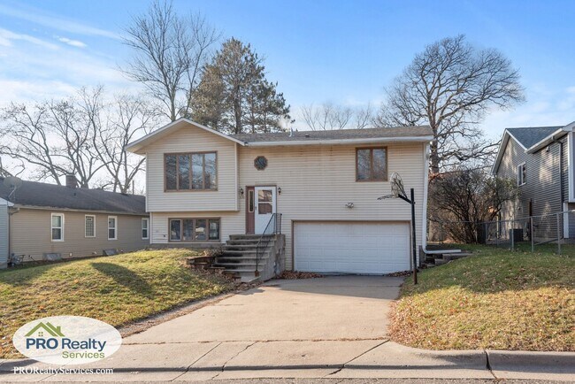 Building Photo - 3 Bedroom House in Oakdale