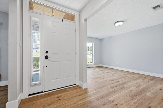 Building Photo - 4881 Traxx St
