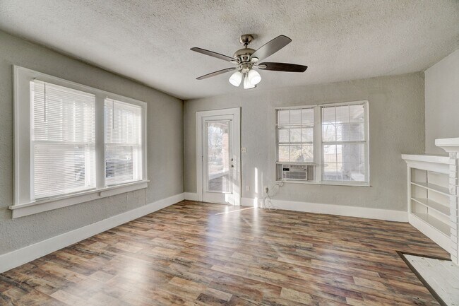 Building Photo - Cozy 1-Bedroom Home with W/D Connections Near Scissortail Park & Wheeler District!