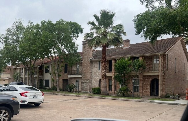 Building Photo - 3310 Continental Dr