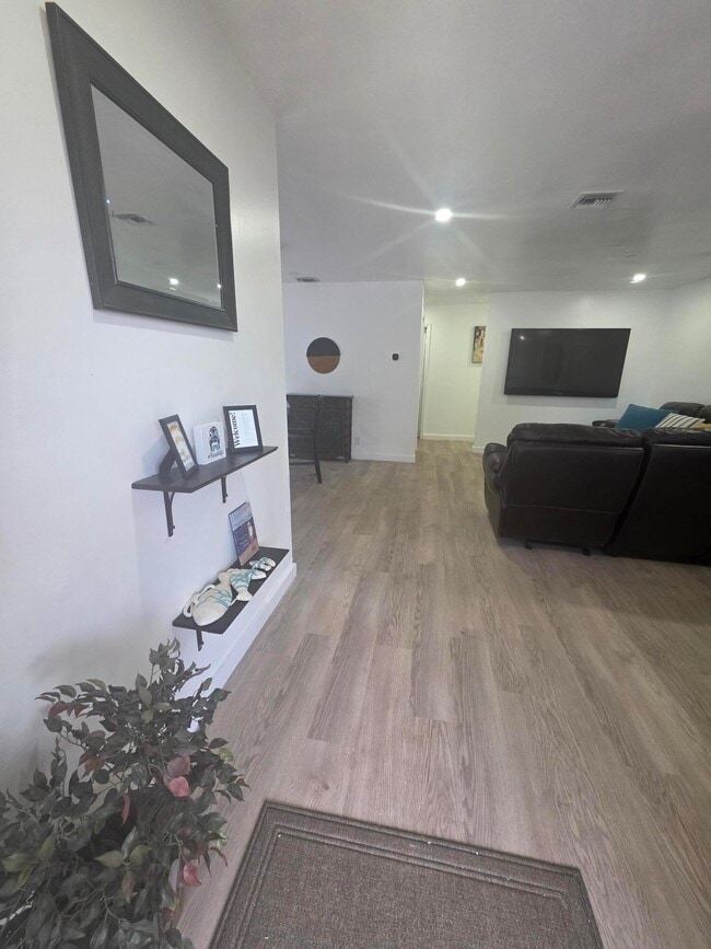 Building Photo - 320 Sterling Ave