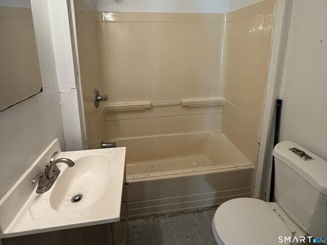 Building Photo - 33 Olive St