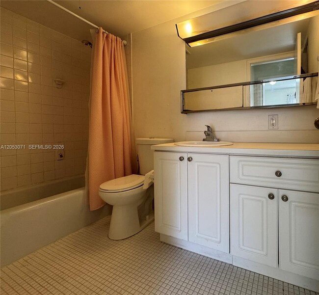 Building Photo - 7208 Fairway Dr