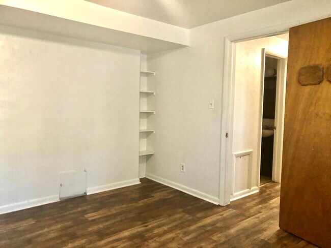 Building Photo - Stunning Duplex in Greeley