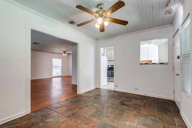 Building Photo - 2-BEDROOM TERRELL HEIGHTS COTTAGE