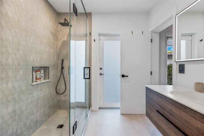 Building Photo - 535 NE 50th Terrace