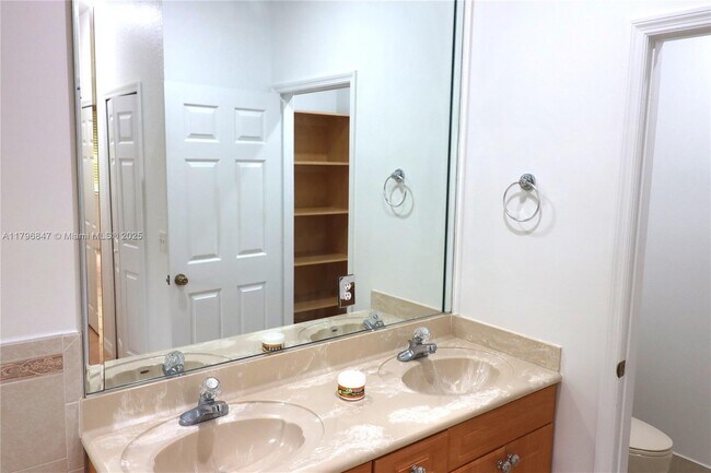 Building Photo - 2865 SW 139th Ave