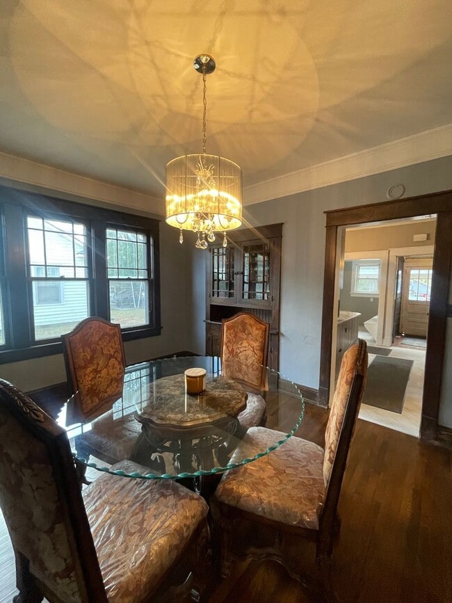 Building Photo - ?? COMING SOON ?? Charming 3 Bed / 1 Bath ...