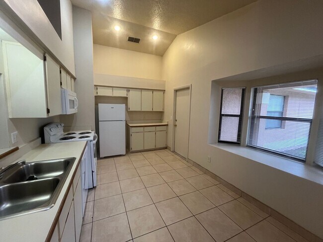 Building Photo - 10413 Cresto Delsol Cir