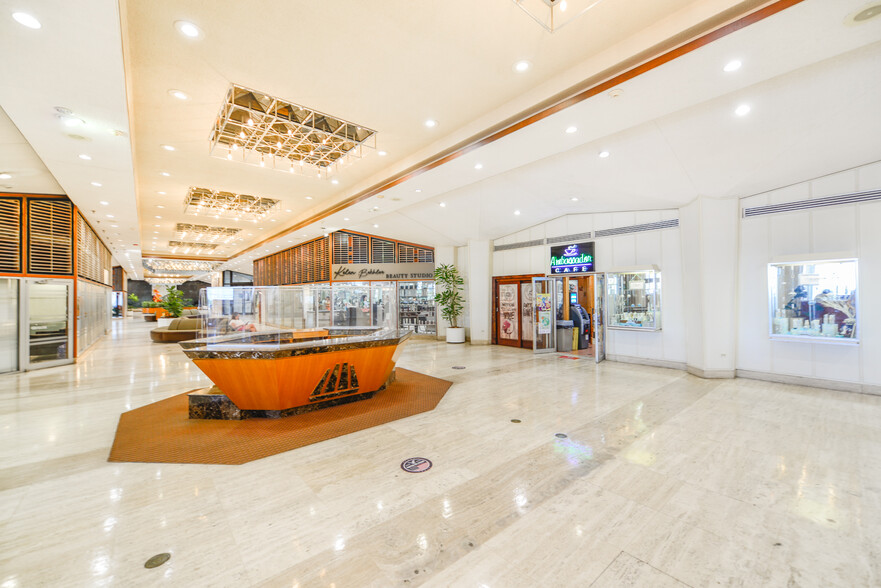 Building Photo - 905 Brickell Bay Dr