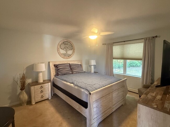 Building Photo - Spacious & Comfortable 4 Bedroom House - C...