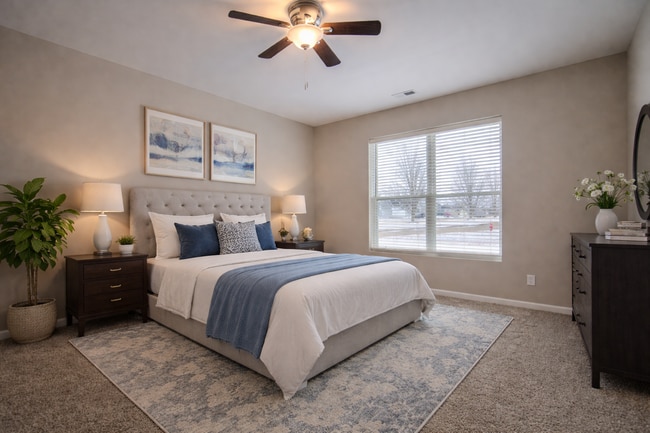 Building Photo - 344 E Stratford Ave