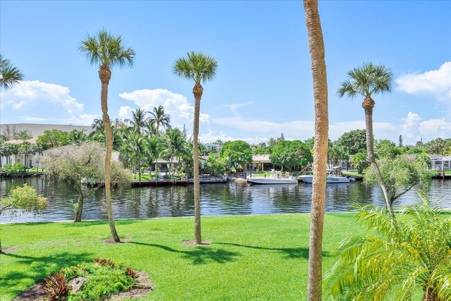Building Photo - 13 Royal Palm Way