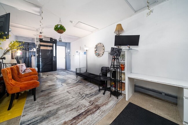 Building Photo - 21R Monroe St