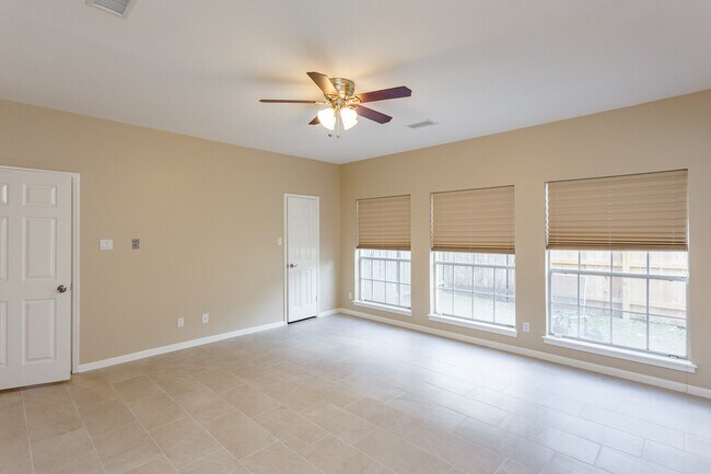 Building Photo - 1703 Plantation Dr