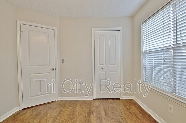 Building Photo - 350 Cobbler Dr