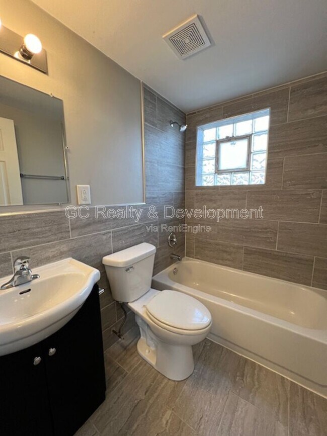 Building Photo - 342 Wilson Ave