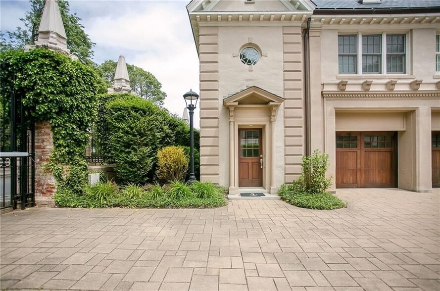 Building Photo - 241 Ruggles Ave