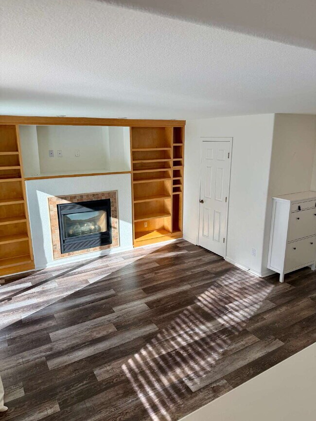 Building Photo - *LIMITED TIME OFFER!* Secure your move-in before December 31, 2025, and enjoy a $1,000 discount o...