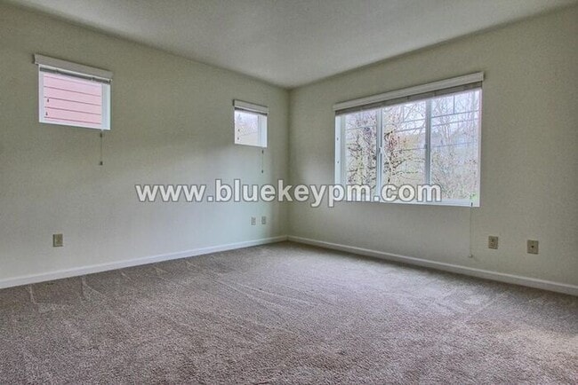 Building Photo - 3 Bed, 2.5 Bath Home Near Alki Road Park off NE Hazel Dell Avenue
