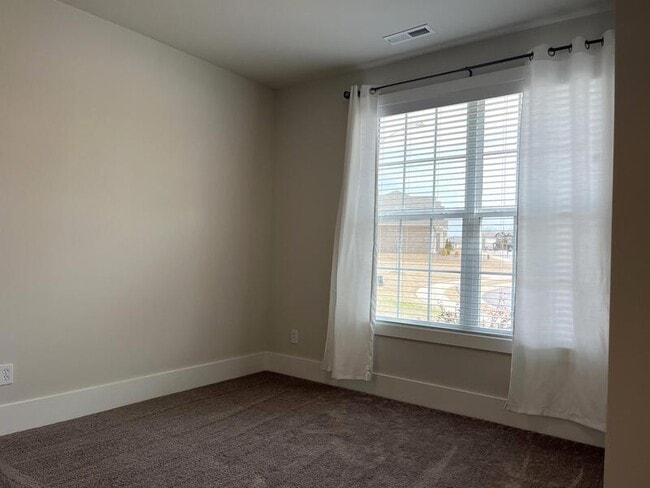 Building Photo - 154 Fernhill Dr NW
