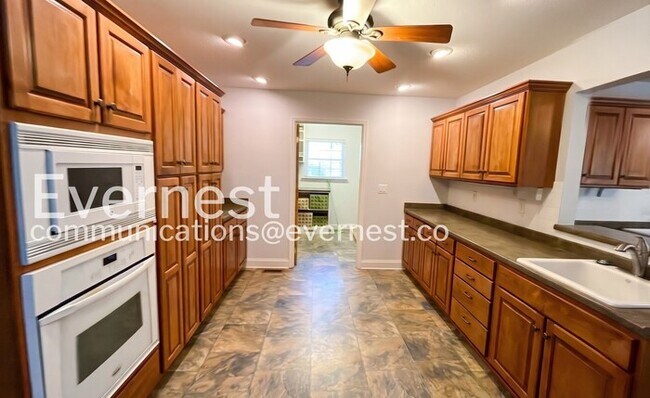 Building Photo - 5737 Garret Drive