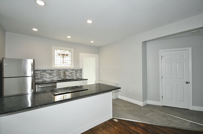 Building Photo - 7700 Francis