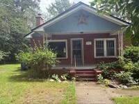 Building Photo - 2 bed 1 bath cottage available now!!