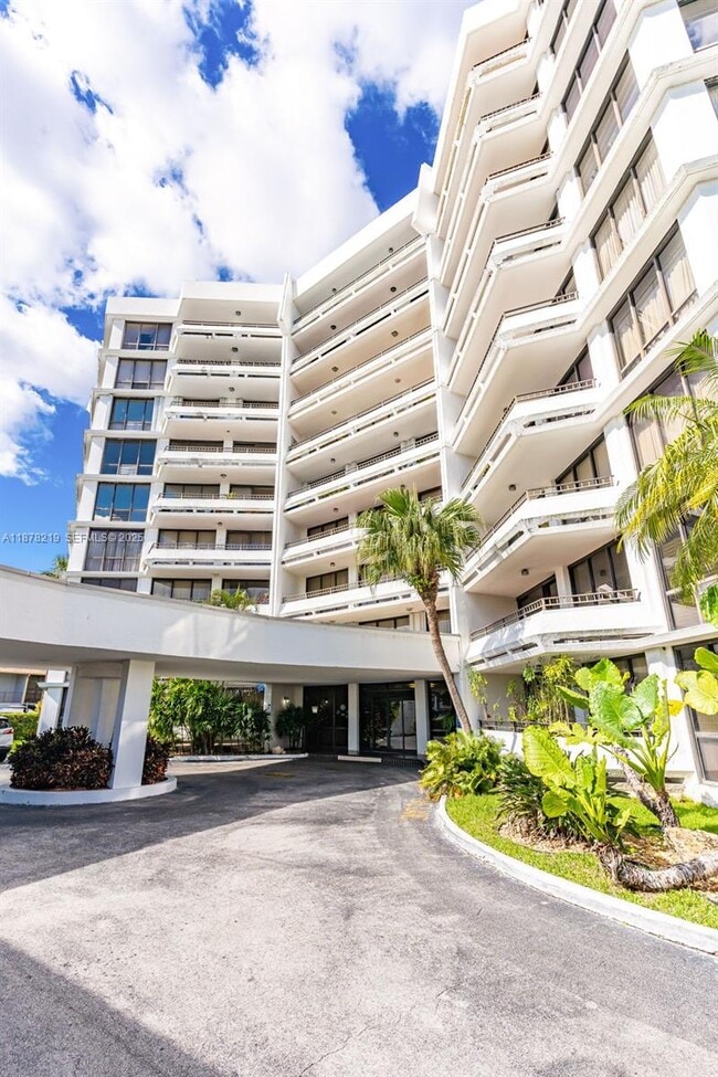 Building Photo - 13951 Kendale Lakes Cir