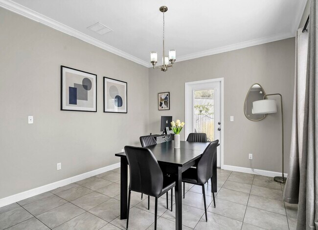 Building Photo - 493 Aleta Ave