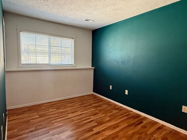 Building Photo - Open Tri-Level Townhome With Tons Of Space...