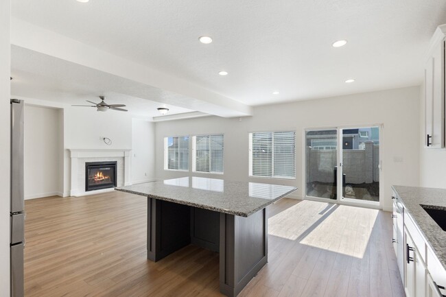 Building Photo - 4 bedroom/4 bathroom Home in Herriman!