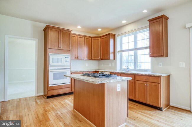 Building Photo - 1001 Meadow Ct