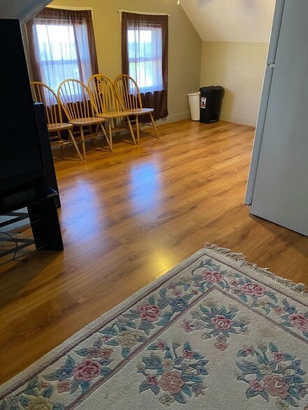 Building Photo - 2 Wachusett St