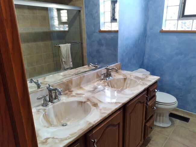 Building Photo - 8439 W Castle Island Ave