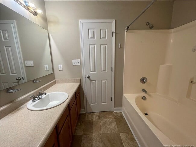 Building Photo - 1465 Avoncroft Dr