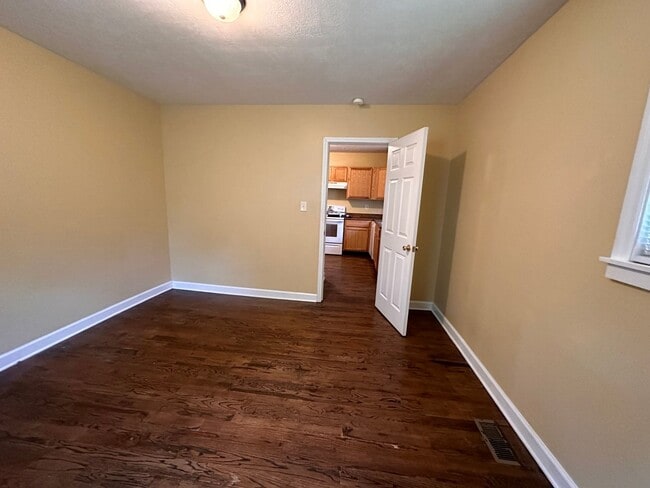 Building Photo - 610 Martin St