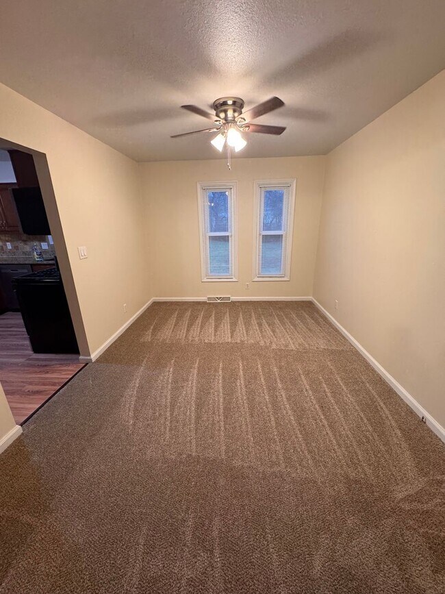 Building Photo - 4759 Logan Arms Dr